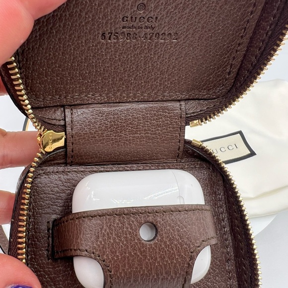 Brand new Gucci gg Supreme Ophidia AirPod pro case with lanyard - Picture 6 of 11